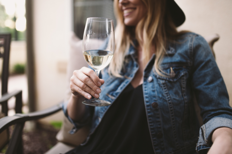 Sipping into Elegance: A Woman’s Guide to White Wine and Wine Tasting After 40